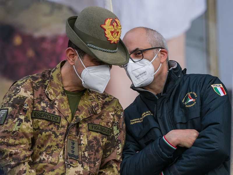 Francesco Figliuolo, commissario straordinario per l’emergenza Covid-19, e Fabrizio Curcio, capo della Protezione civile (Marco Alpozzi/LaPresse) <br />