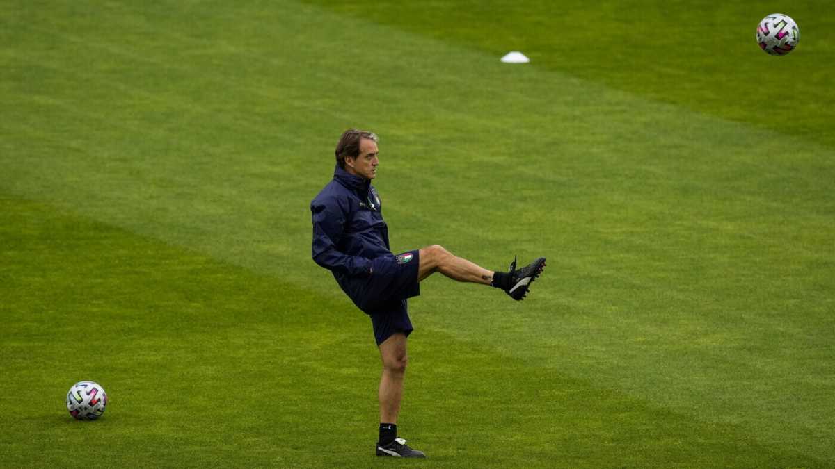 Immagine di Verso Italia-Spagna. Mancini e Luis Enrique si sono scambiati la pelle