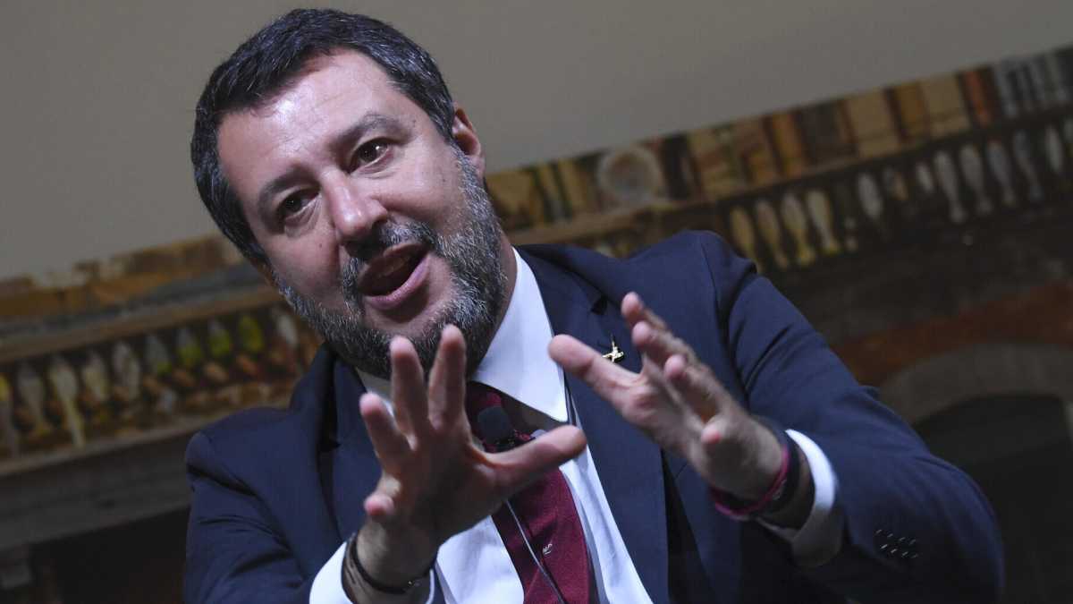 Immagine di Mattarella mette a nudo l'imbroglio europeista di Salvini