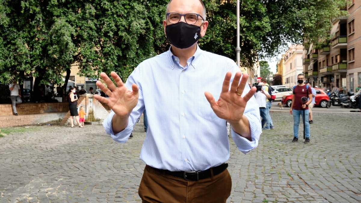 Immagine di Zan, Renzi e M5s. Il Letta sotto assedio ha un piano per reagire