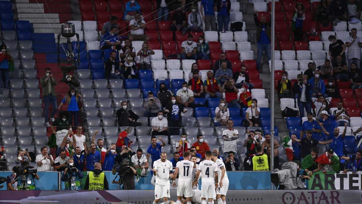 Immagine di Su ordine della Bce Liga e Serie A si fondono (e Italia-Spagna la vinciamo noi)