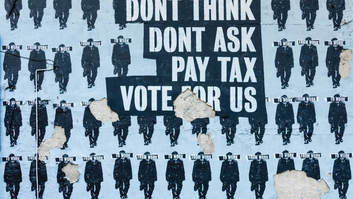 Immagine di Political Pride. Basta discriminare i politici perché sono politici