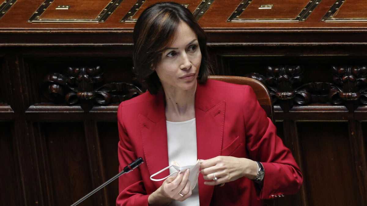 Immagine di “Chi sta con Orbán rema contro l’Italia”, ci dice la Carfagna