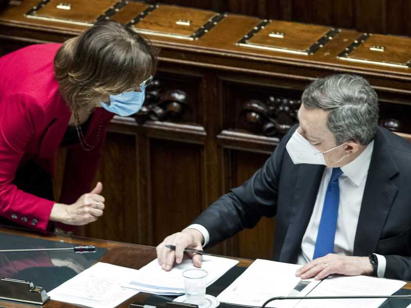 Marta Cartabia, ministro della Giustizia, e il premier Mario Draghi (LaPresse)<br /> <br />