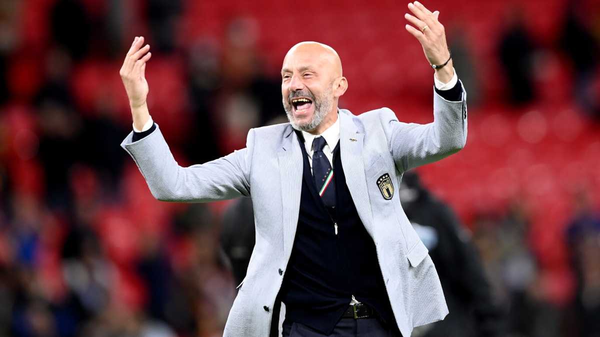 Immagine di Le quattro vite di Gianluca Vialli che oggi festeggia 57 anni