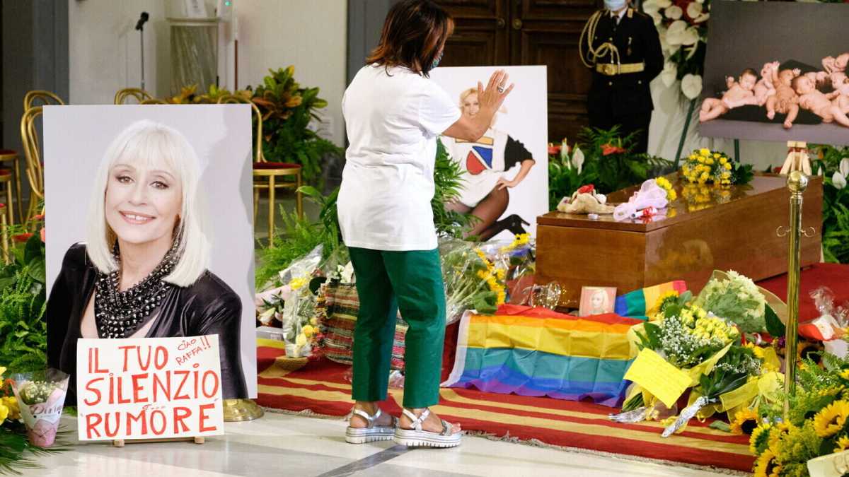 Immagine di Roma tra Europei e i funerali della Carrà è un gran carnevale post Covid