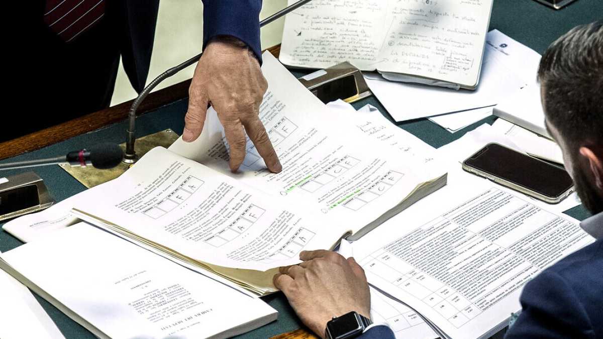 Immagine di "Assalto al decreto Dignità". I grillini s'indignano. Ma non c'è nessuna "manina"