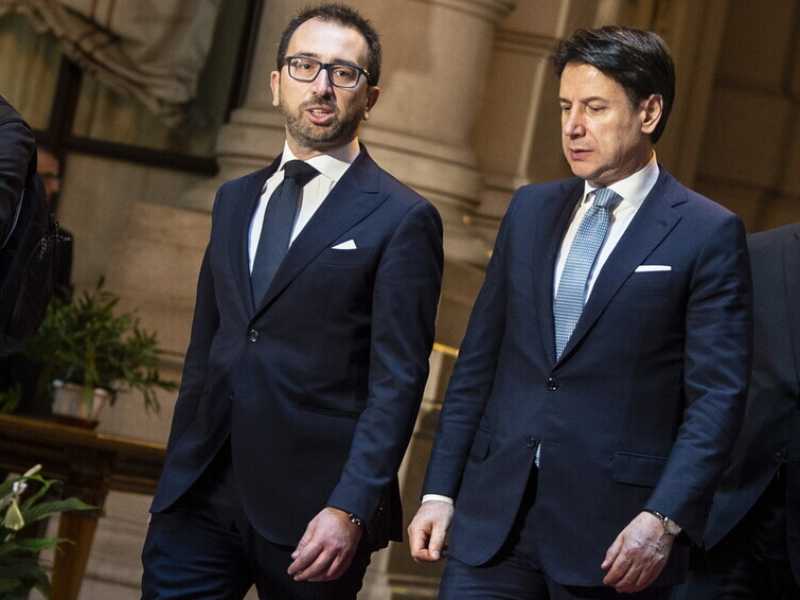 Alfondo Bonafede e Giuseppe Conte (foto LaPresse)