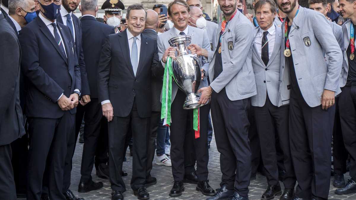 Immagine di Così lo scaricabarile ha portato Draghi a concedere il corteo della Nazionale