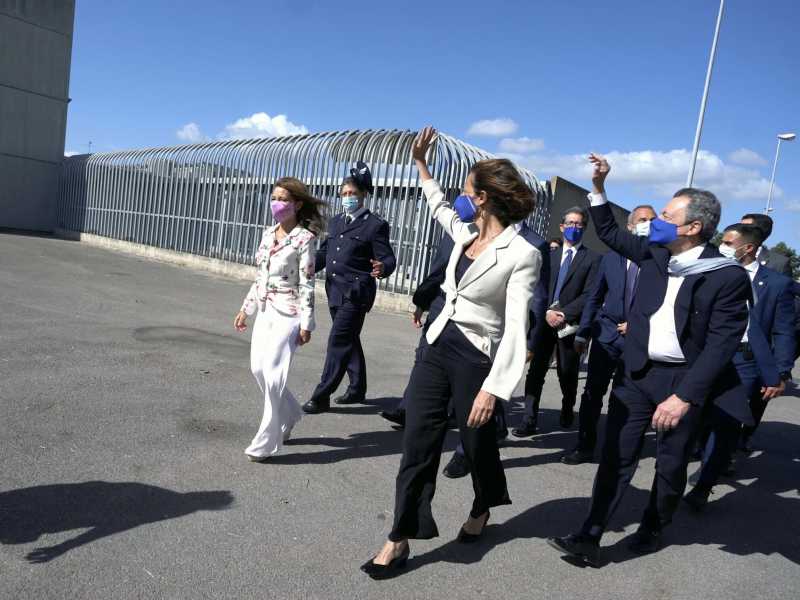 Draghi e Cartabia al carcere di S. M. Capua Vetere (foto Ansa) 