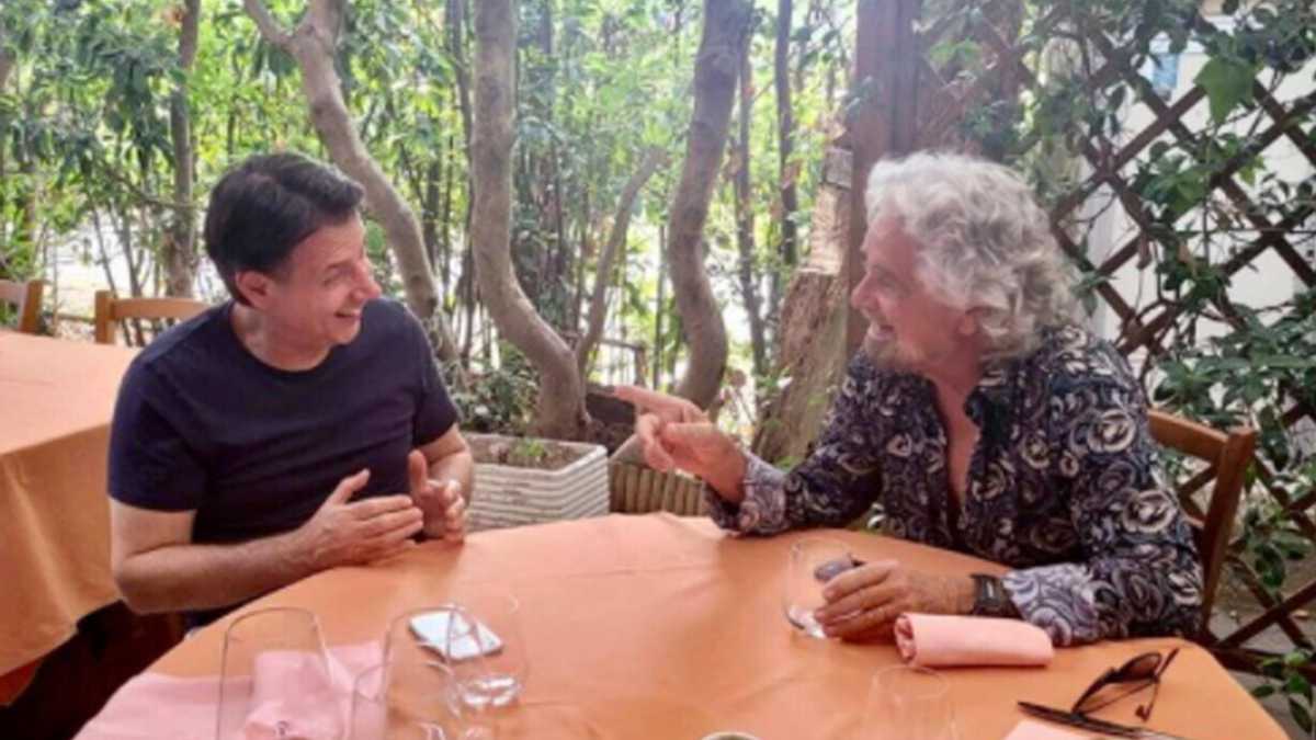 Immagine di Conte tace sui tre mandati. Guerra nel semestre bianco e rischio voto 2022