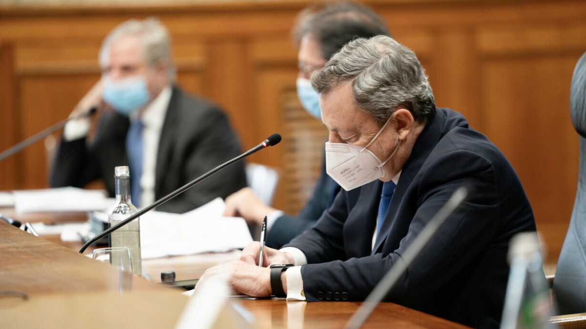 Immagine di La stoccata di Draghi a Raggi: "Non si può aspettare il Giubileo per la gestione ordinaria di Roma"