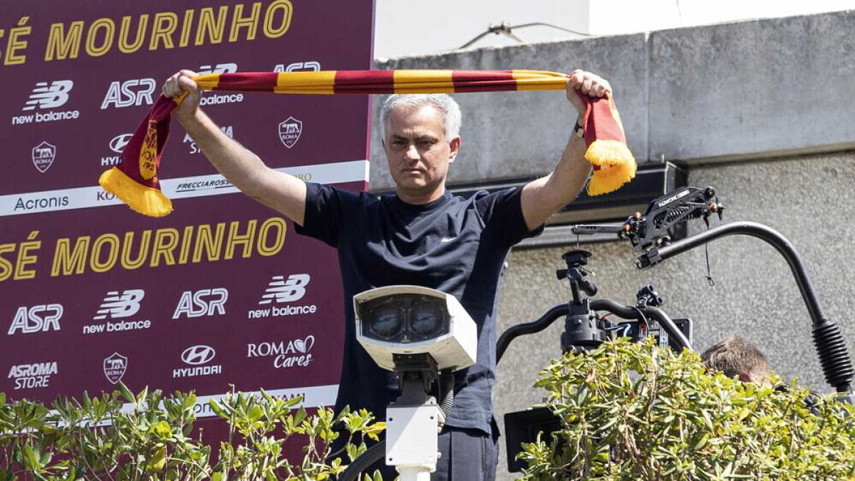 Immagine di A Trigoria non si entra. Mourinho mette al bando cronisti e tifosi