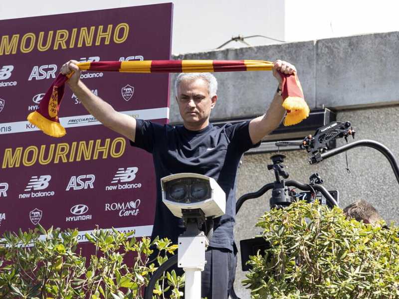 Josè Mourihno all'arrivo a Roma, lo scorso due luglio (Ansa)
