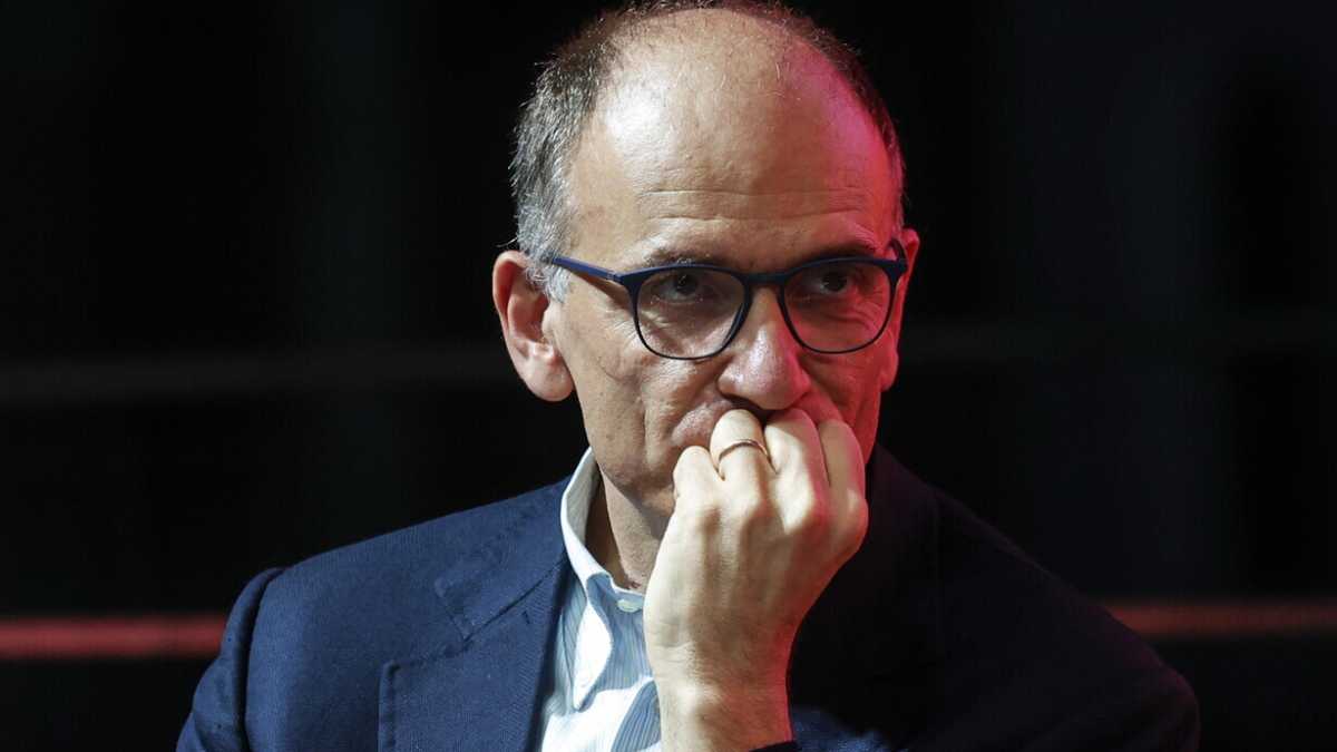 Immagine di Il Palio di Letta a Siena. "Un cavallo bizzarro", dice il vignettista Giannelli