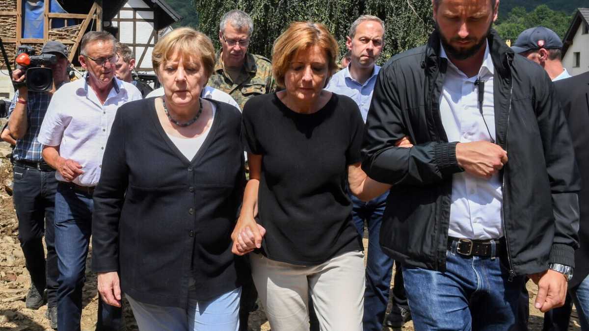 Immagine di La foto di Angela e Malu da appiccicare su tutti i muri