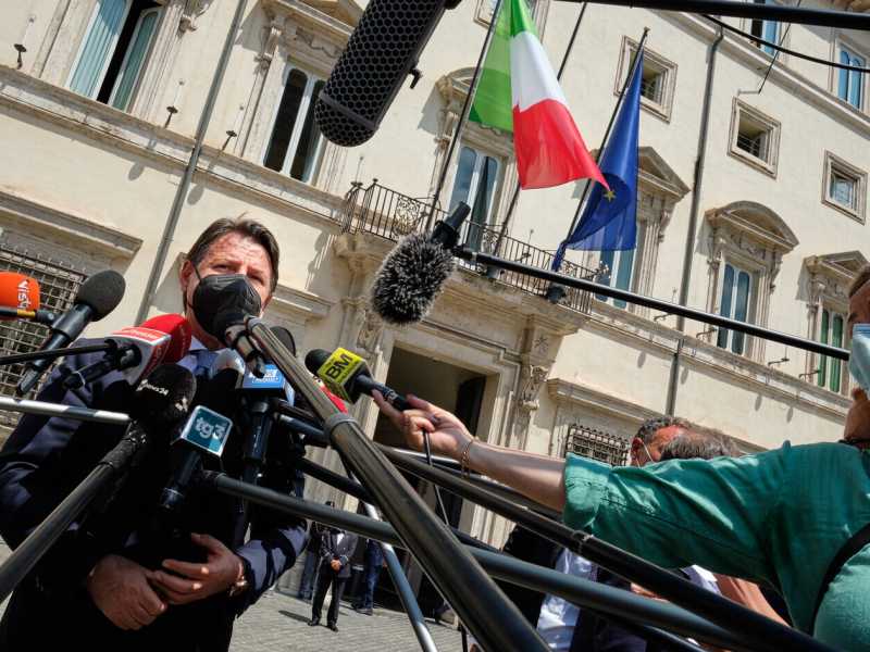 Giuseppe Conte al termine dell'incontro con Mario Draghi a Palazzo Chigi (foto LaPresse)