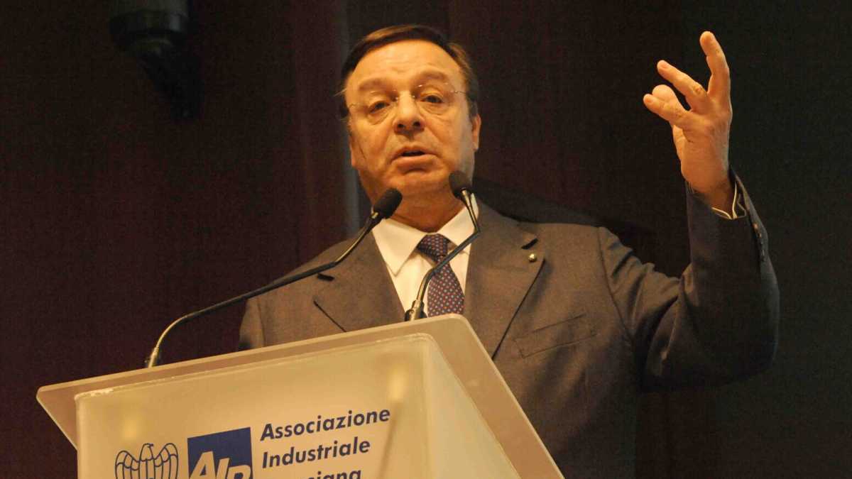 Immagine di "Vaccinarsi e rispettare le regole. Il colpo di sole lo ha preso Landini". Parla Bonometti (Confindustria)
