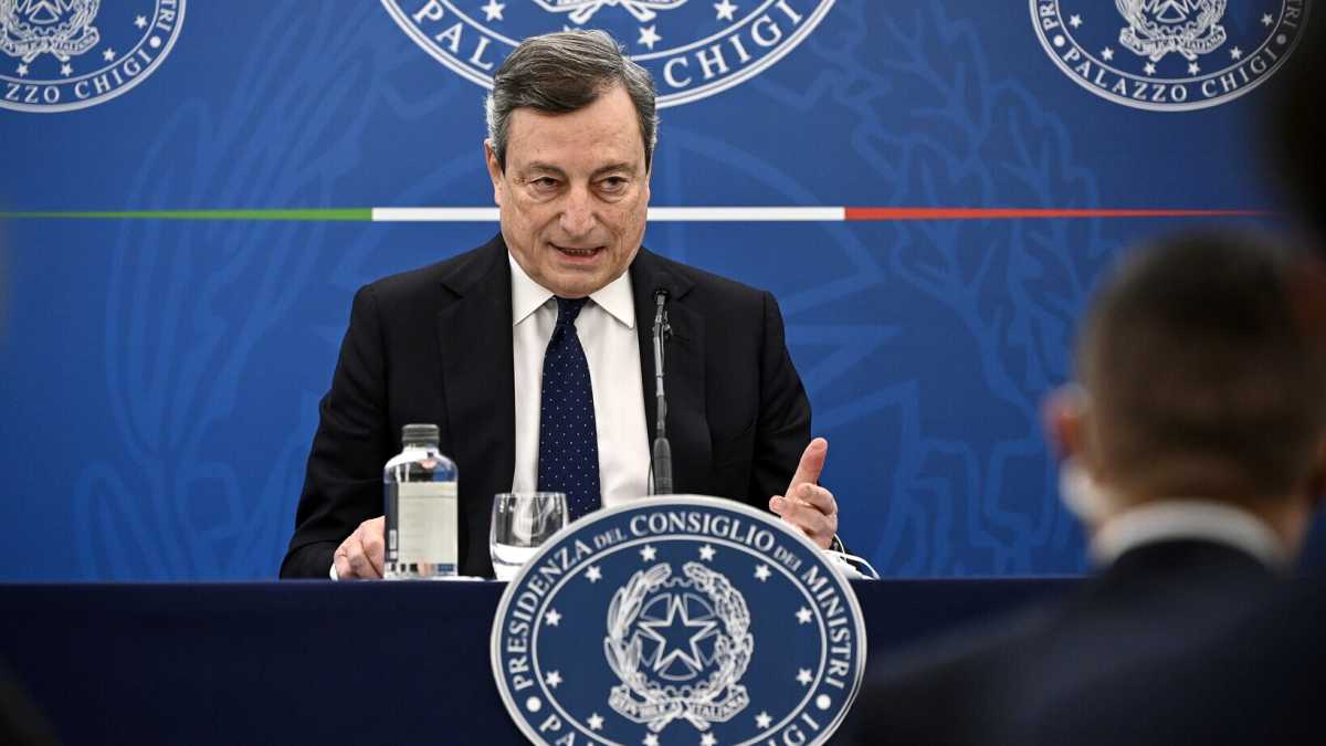 Immagine di Draghi vuole un Green Pass rafforzato: "E' l'incoraggiamento decisivo"