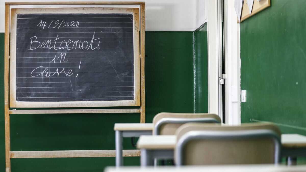 Immagine di Fenomenologia del prof. no vax: malmostoso, scontento, piagnone. Parla Lodoli