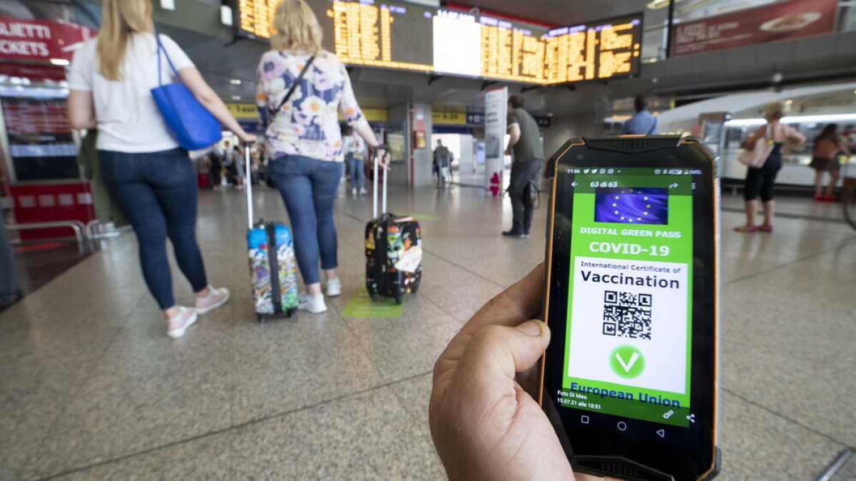 Immagine di Green pass dal 6 agosto per bar e ristoranti al chiuso. Tutte le regole