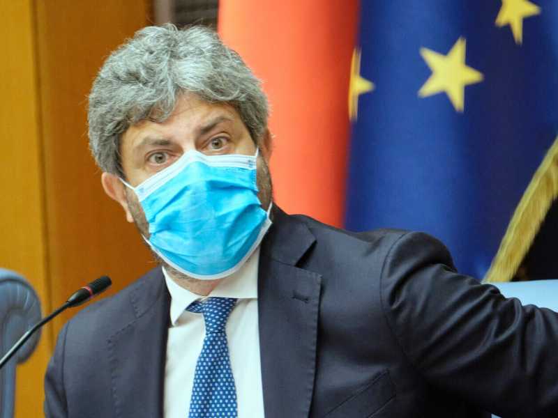 L’insensato no di Fico al Green pass