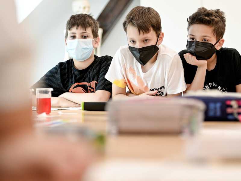 L’obbligo necessario di vaccinare il personale scolastico
