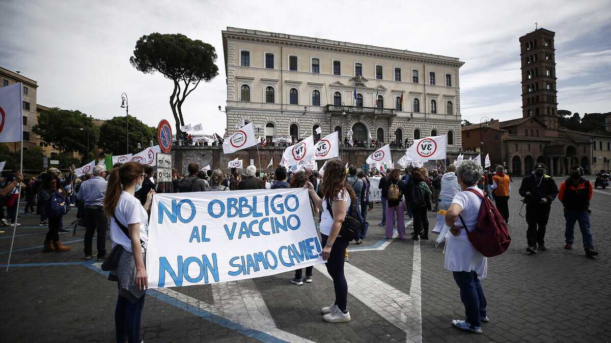 Immagine di Contro i No vax sul lavoro alle imprese basta già il contratto collettivo