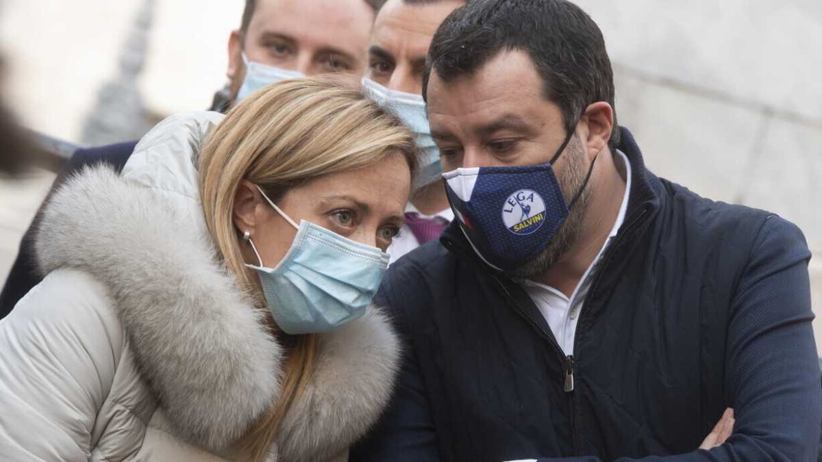 Immagine di Salvini e Meloni, fate 'sta punturina