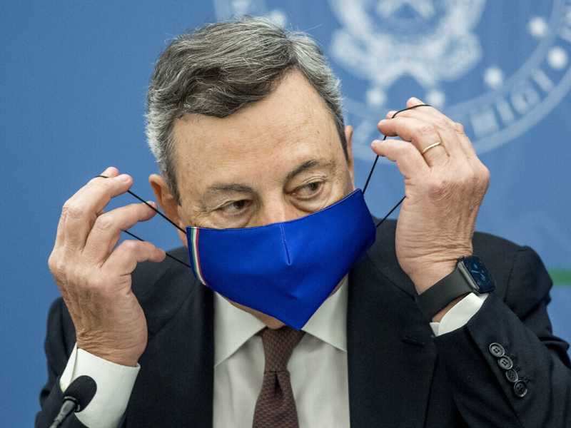 Salvini irritato corre a vaccinarsi. Draghi: "Basta propaganda no vax"