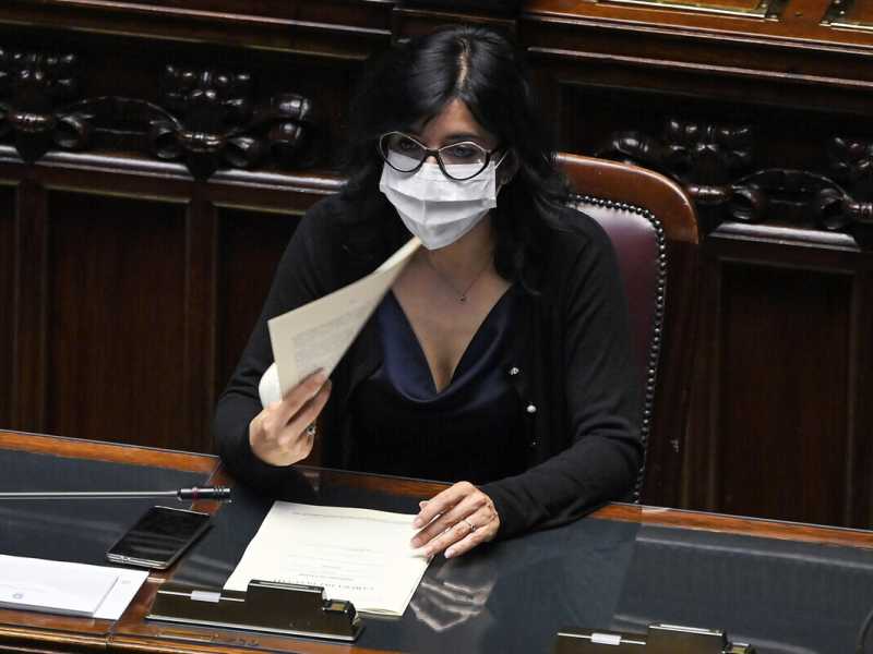Il ministro delle Pari opportunit&agrave; Fabiana Dadone (foto Ansa)