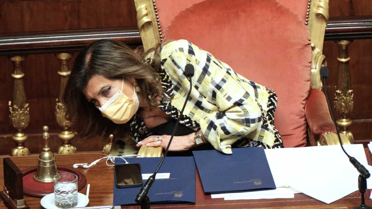 Immagine di Senato vs realtà. Casellati, che fai?