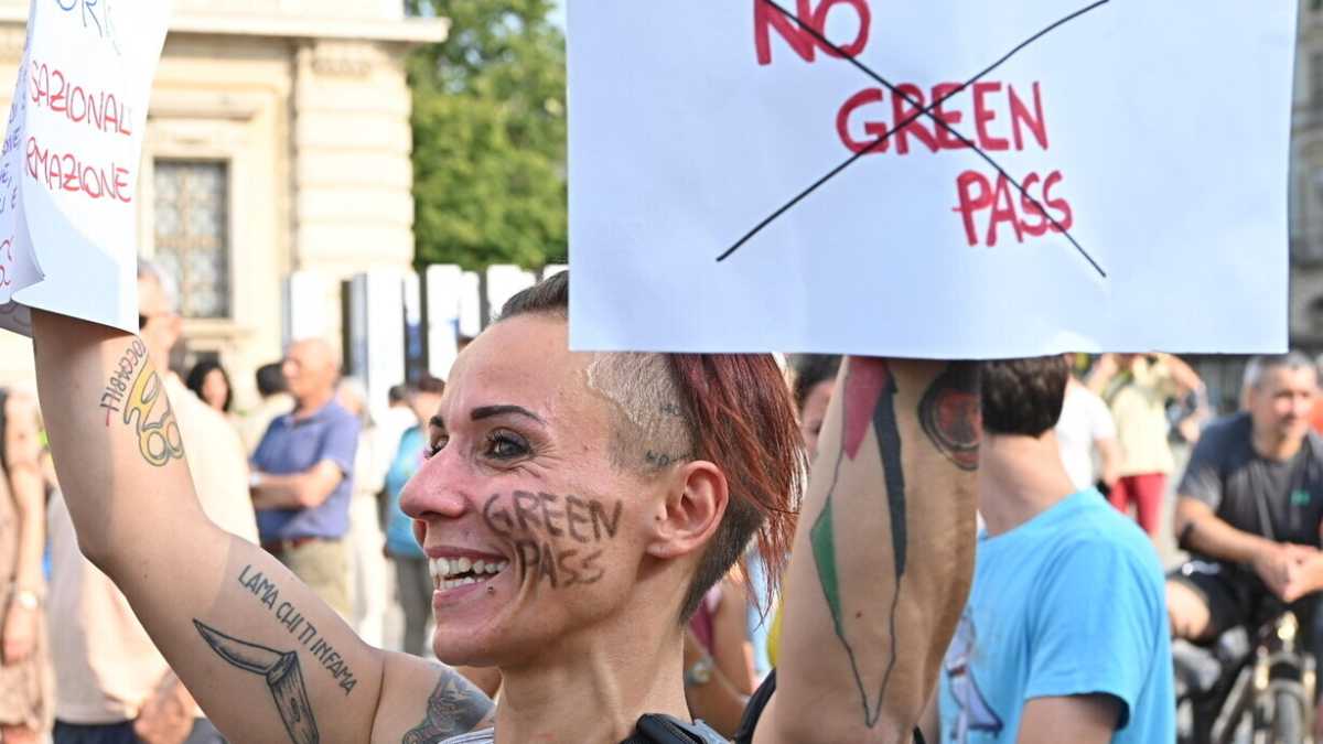 Immagine di Il green pass in fabbrica e i primi ripensamenti dopo le sportellate