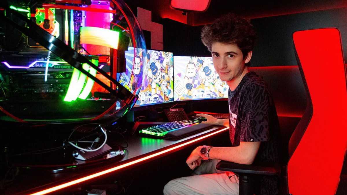 Immagine di "Per combattere la paura ho avuto bisogno di svuotare la cache". Intervista a Favij