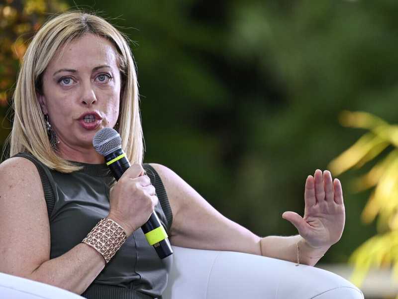 Lo strabismo della destra sul green pass e sui vaccini spiegato da Meloni (per sbaglio)