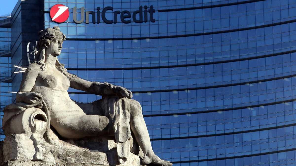 Immagine di Unicredit ci prova con Mps. La nuova stagione delle aggregazioni bancarie spiegata da Padoan al Foglio