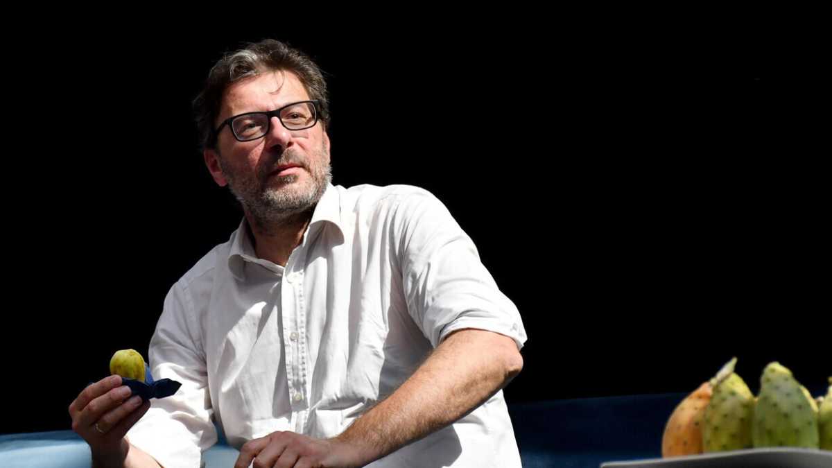 Immagine di Il Papeete di Giorgetti rovina la festa a Salvini: "È il mio ultimo giro, non mi ricandido più"