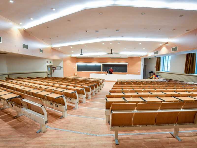 Un'aula del Politecnico di Milano in tempo di pandemia (foto LaPresse)&nbsp;