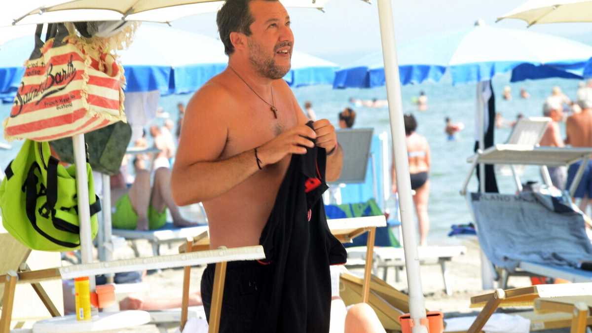 Immagine di "Fai il palo", "sei un pistolero". Salvini e Letta si prendono a gavettoni