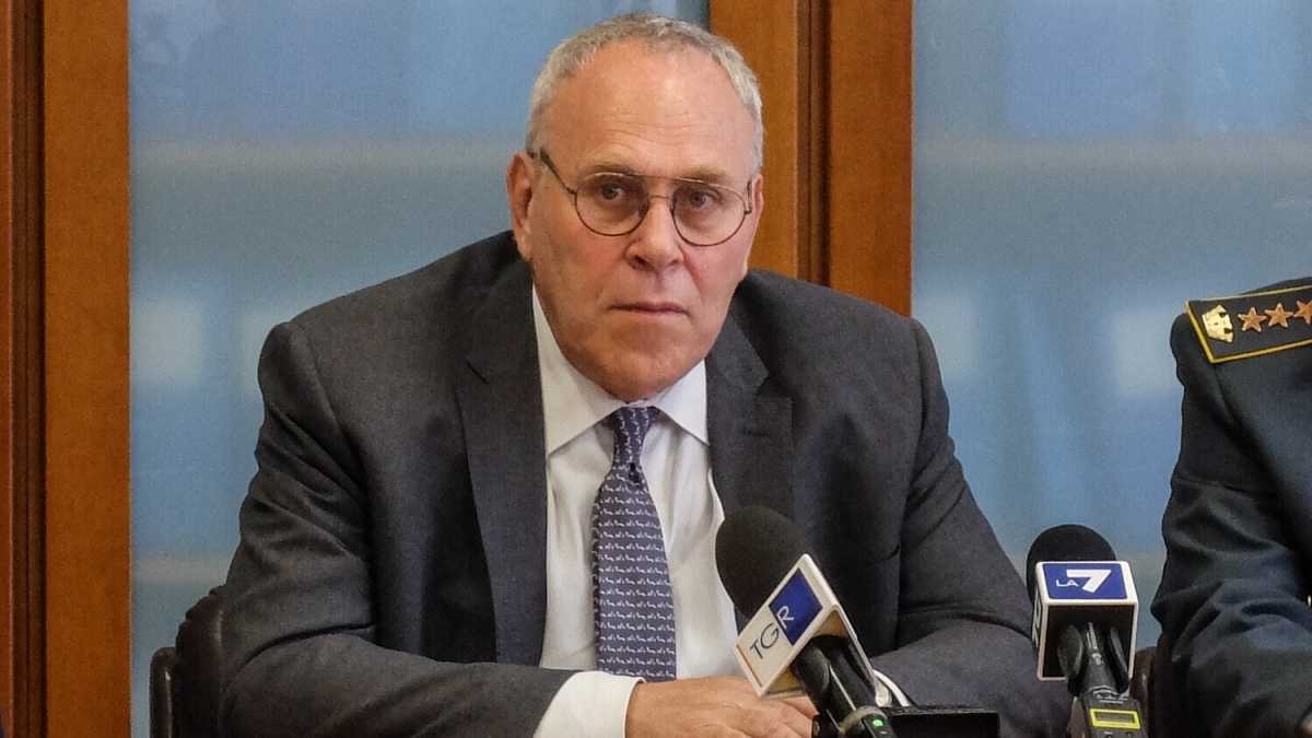 Immagine di Oltre l’indagine. Cosa deve chiarire il n°1 della procura di Milano