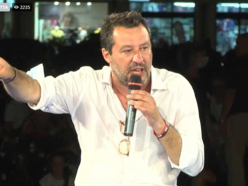 Berlusconi lancia Salvini leader del partito unico, ma lo gela sui vaccini