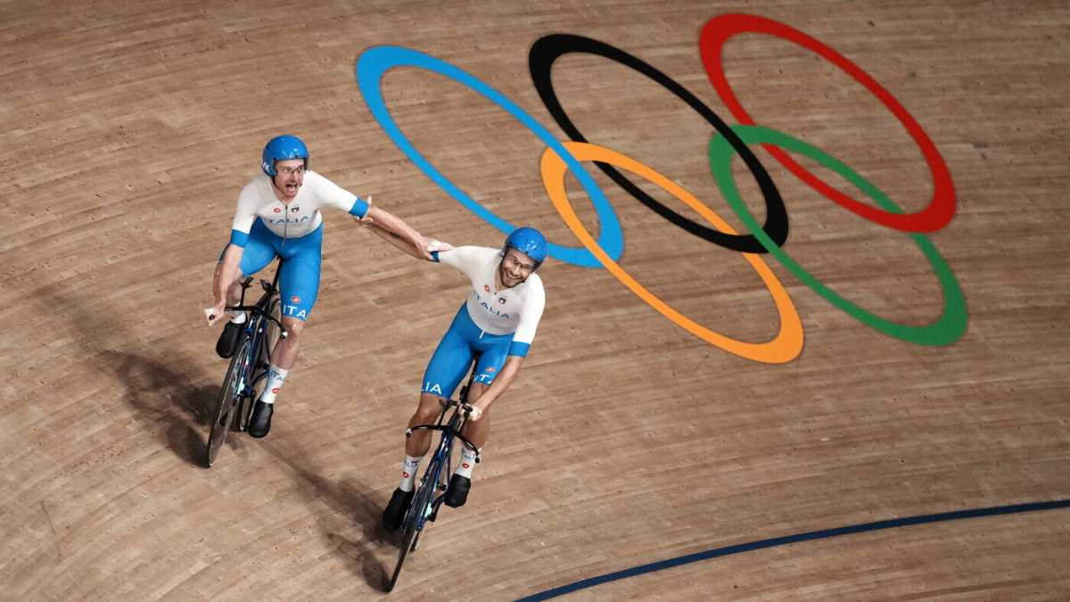 Immagine di Oro a pedali. L'Italia dell'Inseguimento a squadre vince a Tokyo 2020