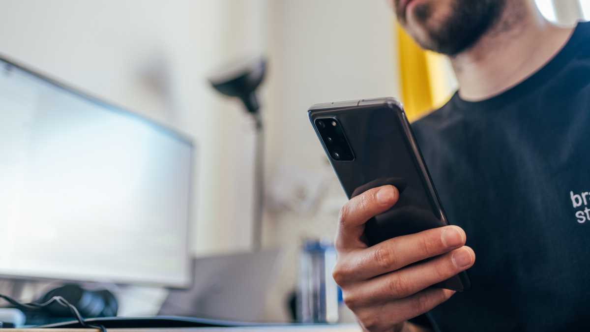 Immagine di La nuova frontiera dell'antiscientismo è vietare gli smartphone dentro casa