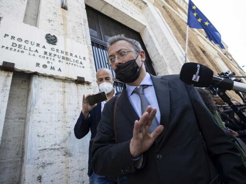 Paolo Storari esce dalla procura generale a piazza Adriana, insieme al suo avvocato Paolo Della Sala a Roma 8 maggio 2021 (Ansa/Massimo Percossi) <br />