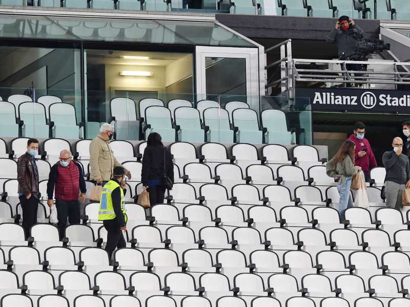 Il calcio tra bolla e streaming