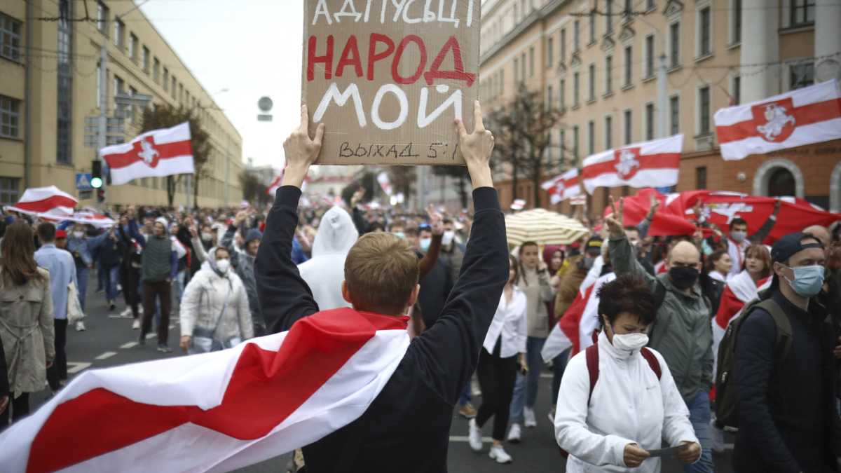 Immagine di In Bielorussia la protesta pacifica si chiede se non sia arrivato il tempo delle armi