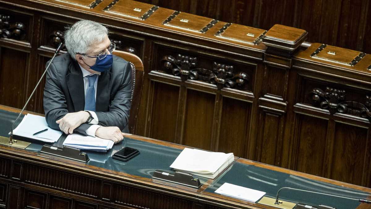 Immagine di Franco ricorda che su Mps sono tutti coinvolti, e Renzi sente Letta