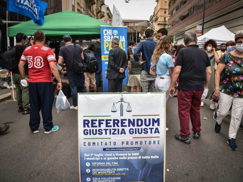 Gazebo della Lega a Milano (Ansa)