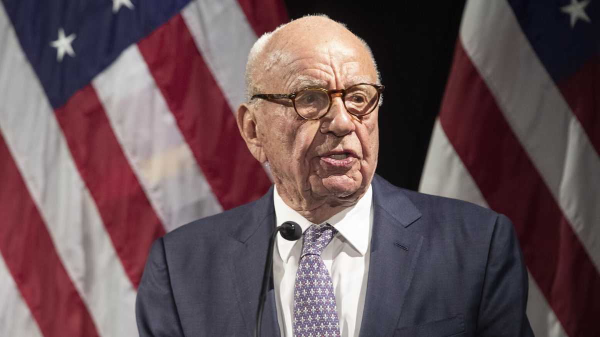 Immagine di Rupert Murdoch, uno squalo sott’olio