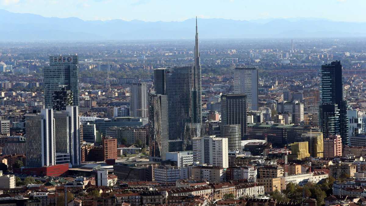 Immagine di Sindrome verticale. Milano come Dubai, ma senza deserto sotto